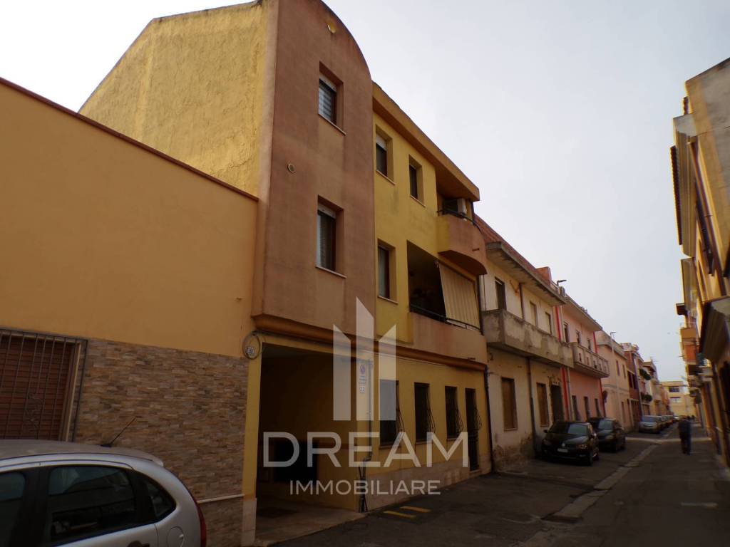 appartamento in vendita a Quartu Sant'Elena in zona Centro Storico