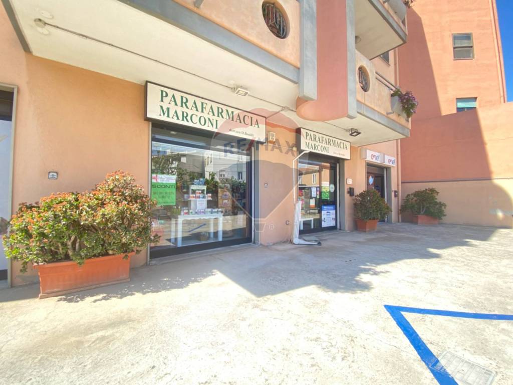 negozio in vendita a Quartu Sant'Elena in zona Centro Storico