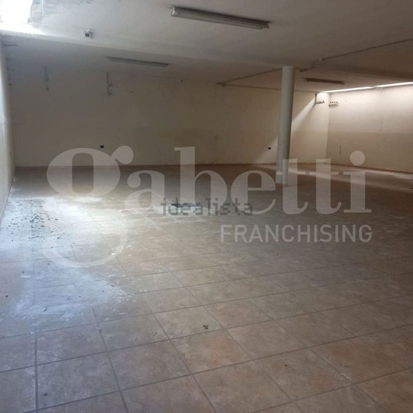 locale di sgombero in vendita a Quartu Sant'Elena in zona Pitz'e Serra