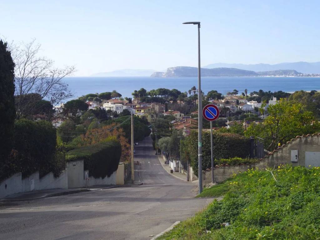 terreno edificabile in vendita a Quartu Sant'Elena in zona Margine Rosso
