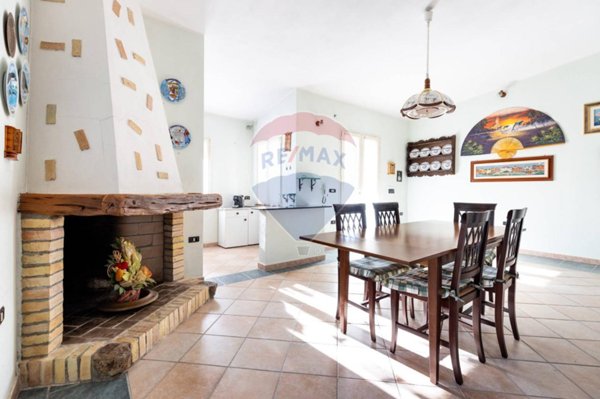 casa indipendente in vendita a Quartu Sant'Elena in zona Capitana