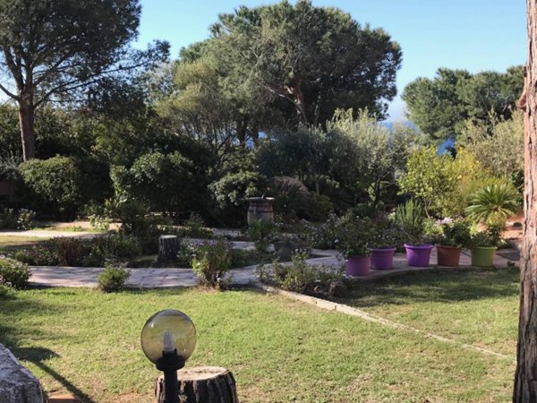 casa indipendente in vendita a Quartu Sant'Elena in zona Capitana