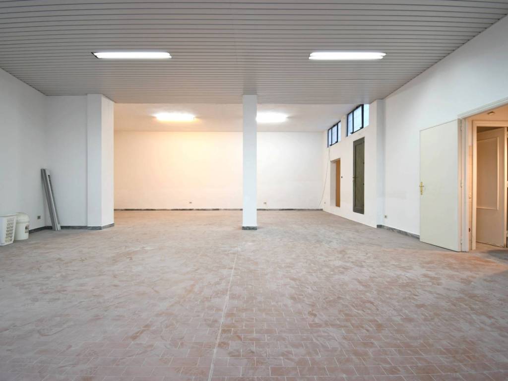 negozio in vendita a Quartu Sant'Elena in zona Musicisti