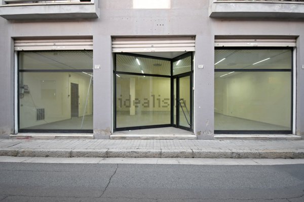locale commerciale in vendita a Quartu Sant'Elena in zona Musicisti
