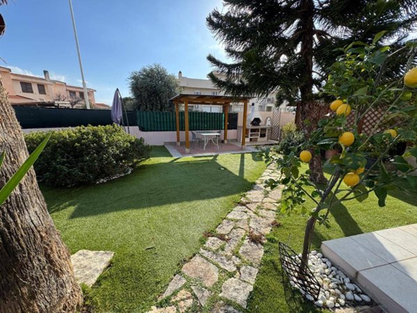 casa indipendente in vendita a Quartu Sant'Elena in zona Foxi