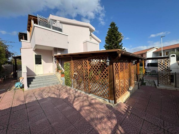 casa indipendente in vendita a Quartu Sant'Elena in zona Foxi