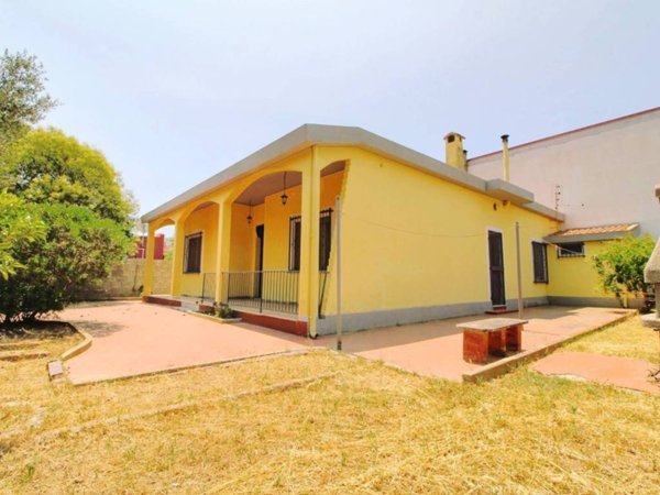 casa indipendente in vendita a Quartu Sant'Elena in zona Foxi