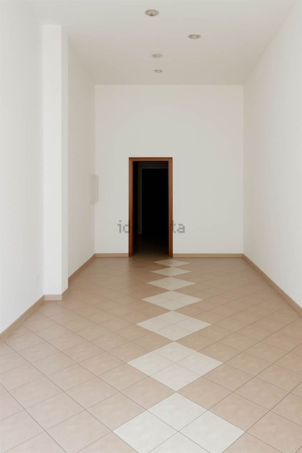 locale commerciale in vendita a Quartu Sant'Elena in zona Centro Storico