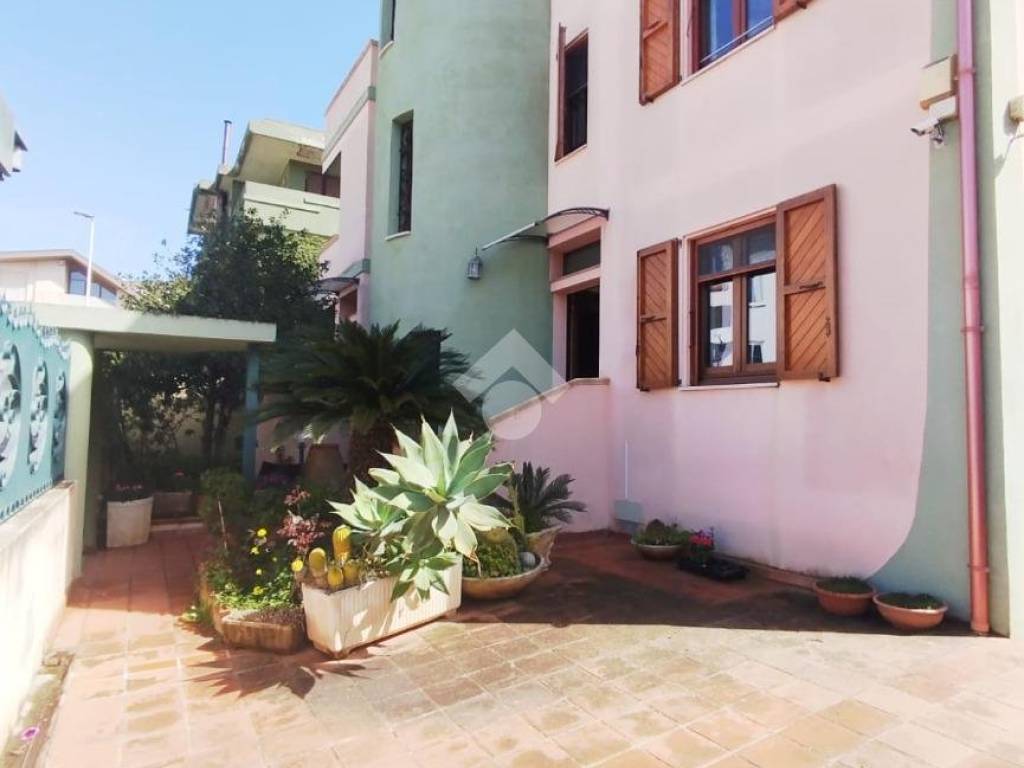 casa indipendente in vendita a Quartu Sant'Elena in zona Musicisti