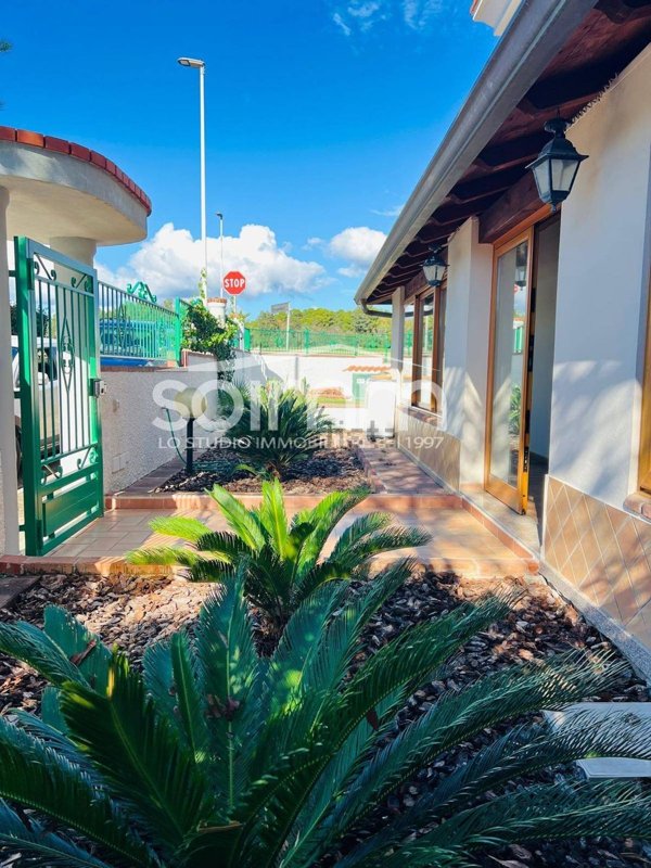 casa indipendente in vendita a Quartu Sant'Elena in zona Litorale