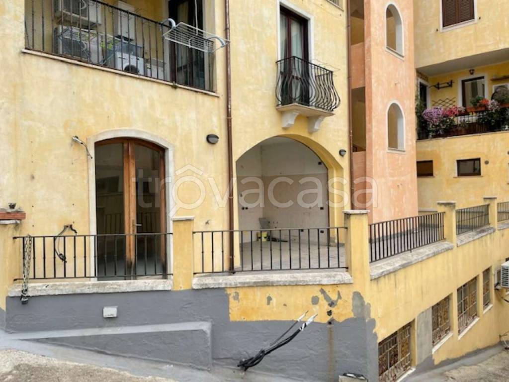 negozio in vendita a Quartu Sant'Elena in zona Quartello