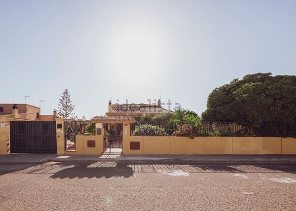 casa indipendente in vendita a Quartu Sant'Elena in zona Litorale