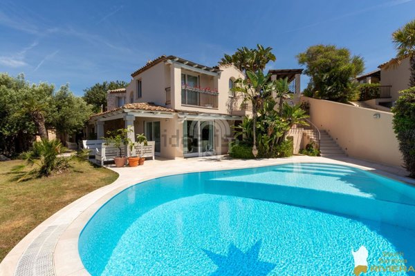 casa indipendente in vendita a Quartu Sant'Elena in zona Margine Rosso