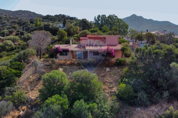 casa indipendente in vendita a Quartu Sant'Elena in zona Geremeas