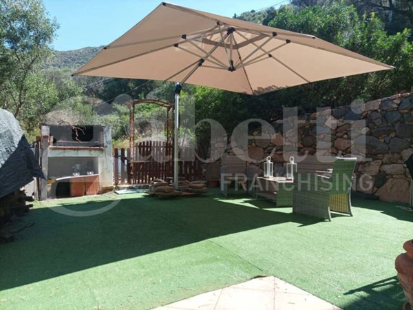 casa indipendente in vendita a Quartu Sant'Elena in zona Capitana