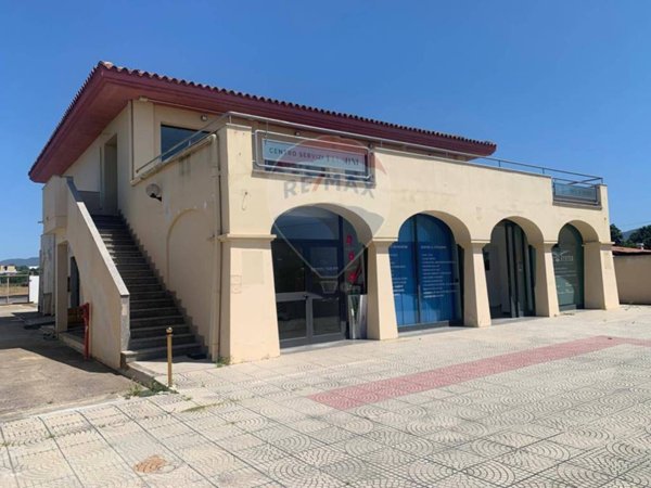 negozio in vendita a Quartu Sant'Elena in zona Sant'Andrea