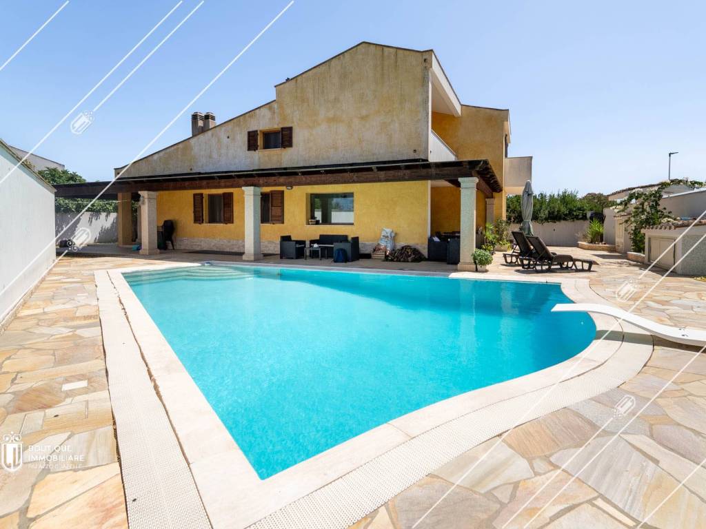 casa indipendente in vendita a Quartu Sant'Elena in zona Foxi