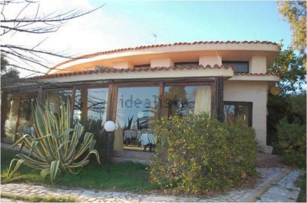 negozio in vendita a Quartu Sant'Elena in zona Capitana