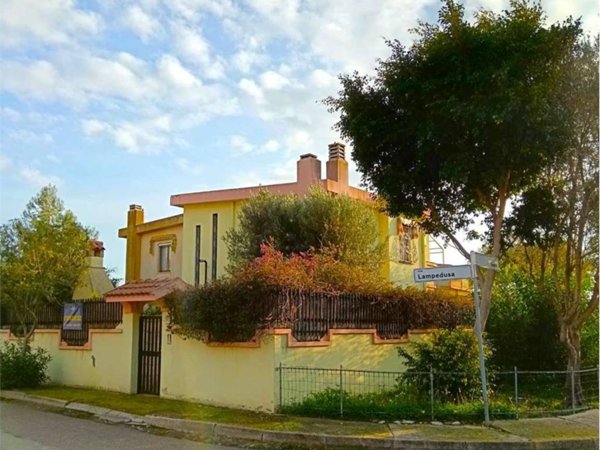 casa indipendente in vendita a Quartu Sant'Elena in zona Foxi