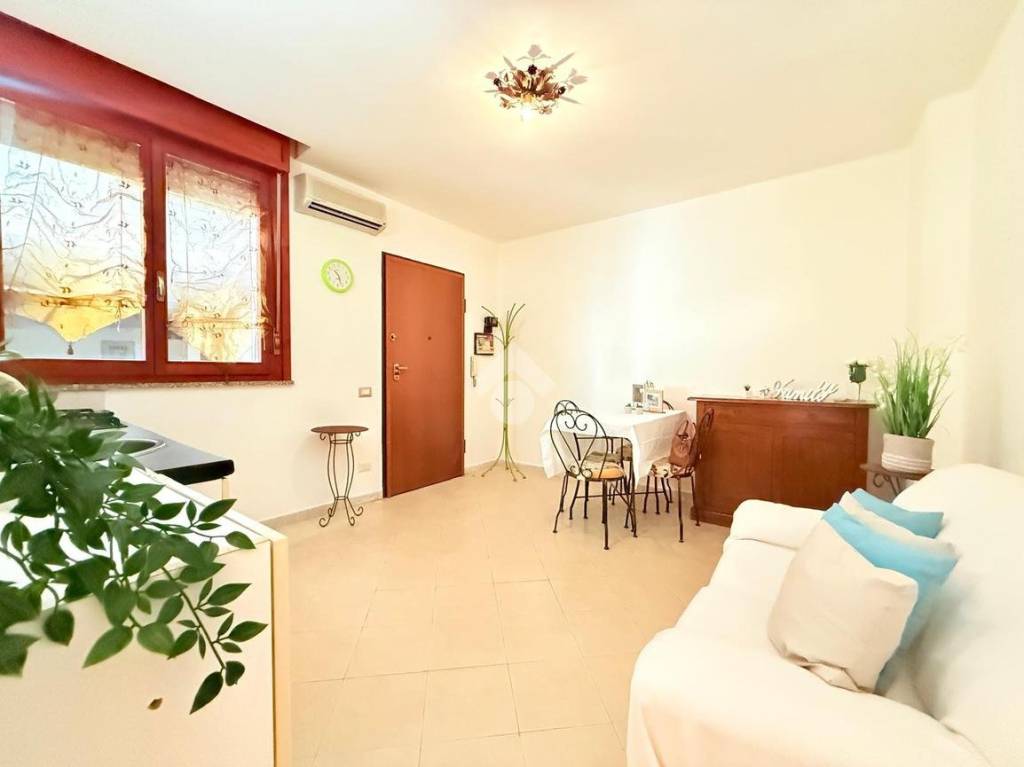 appartamento in vendita a Quartu Sant'Elena in zona Quartello