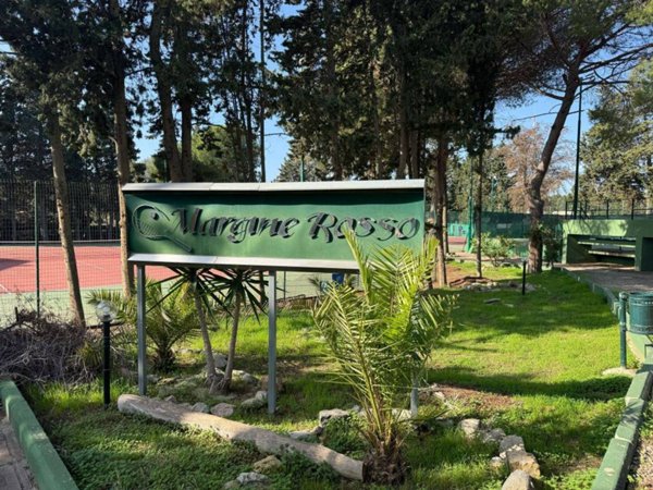 negozio in vendita a Quartu Sant'Elena in zona Margine Rosso