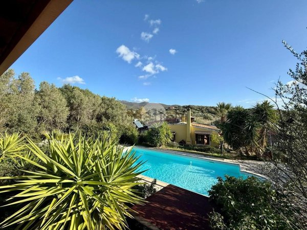 casa indipendente in vendita a Quartu Sant'Elena in zona Flumini di Quartu
