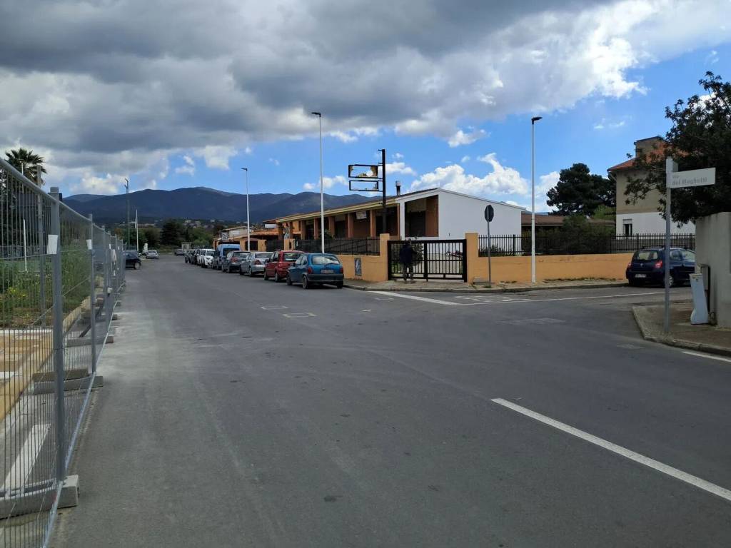 negozio in vendita a Quartu Sant'Elena in zona Foxi