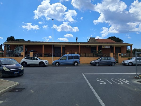 negozio in vendita a Quartu Sant'Elena in zona Litorale