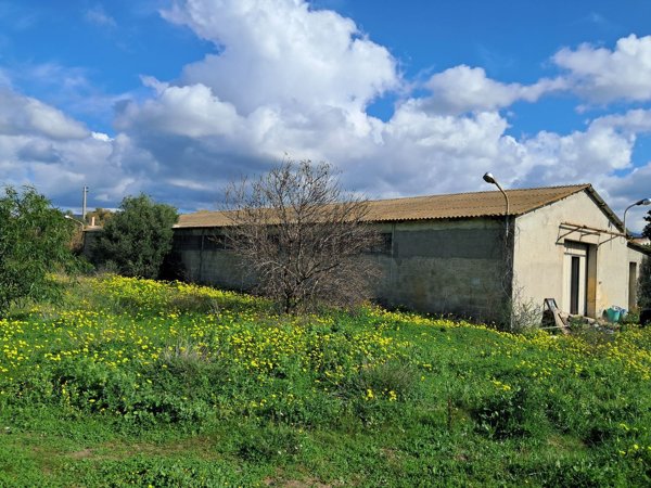 capannone in vendita a Quartu Sant'Elena