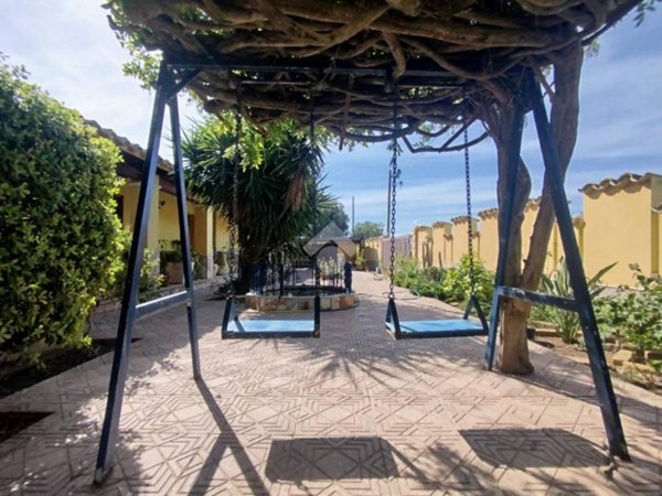 casa indipendente in vendita a Quartu Sant'Elena in zona Capitana