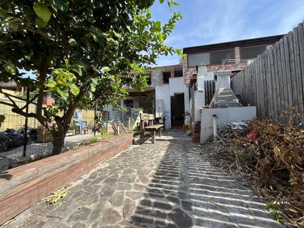 casa indipendente in vendita a Quartu Sant'Elena in zona Foxi
