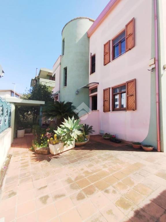 casa indipendente in vendita a Quartu Sant'Elena in zona Musicisti