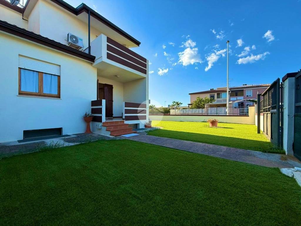 casa indipendente in vendita a Quartu Sant'Elena in zona Capitana