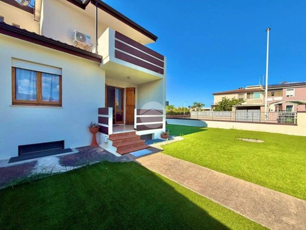 casa indipendente in vendita a Quartu Sant'Elena in zona Capitana