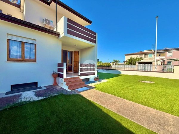 casa indipendente in vendita a Quartu Sant'Elena in zona Capitana