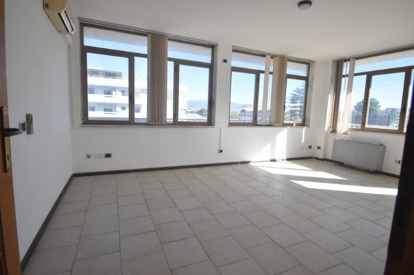 ufficio in vendita a Quartu Sant'Elena