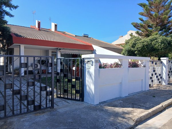 casa indipendente in vendita a Quartu Sant'Elena in zona Foxi