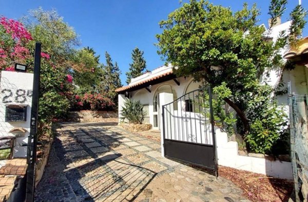 casa indipendente in vendita a Quartu Sant'Elena in zona Geremeas