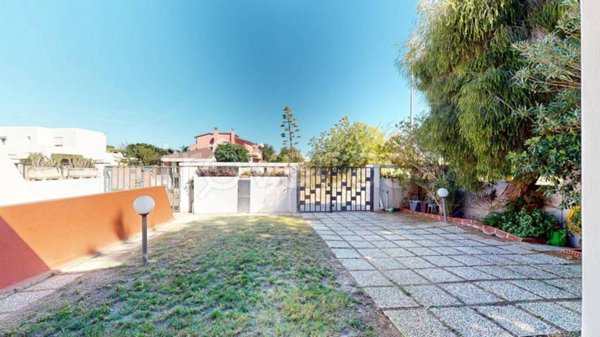 casa indipendente in vendita a Quartu Sant'Elena in zona Litorale