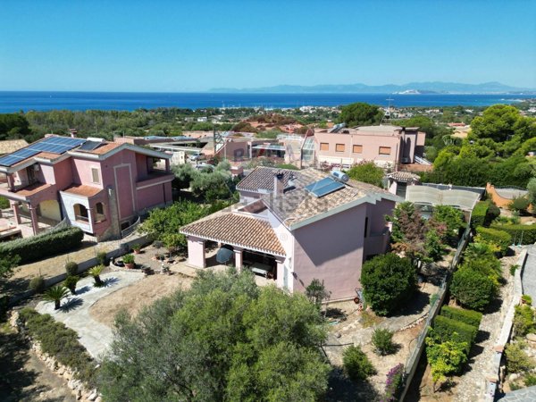 casa indipendente in vendita a Quartu Sant'Elena in zona Capitana