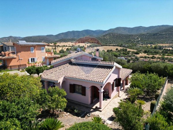 casa indipendente in vendita a Quartu Sant'Elena in zona Capitana