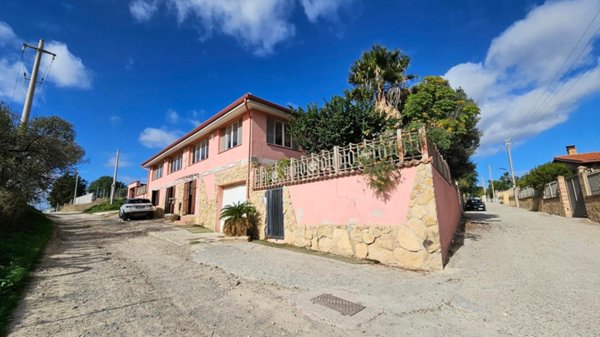 casa indipendente in vendita a Quartu Sant'Elena in zona Simbirizzi