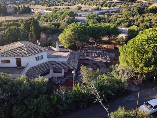 negozio in vendita a Quartu Sant'Elena in zona Capitana