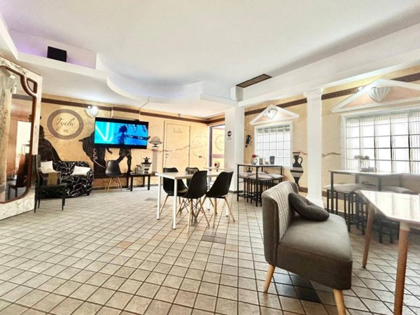 negozio in vendita a Quartu Sant'Elena