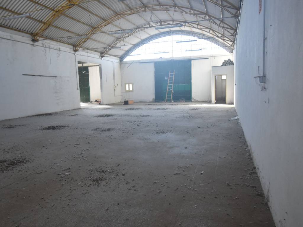 locale commerciale in vendita a Quartu Sant'Elena