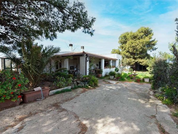 casa indipendente in vendita a Quartu Sant'Elena in zona Litorale