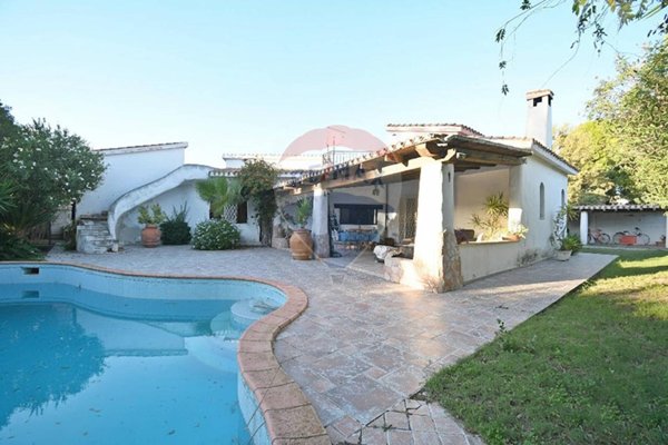 casa indipendente in vendita a Quartu Sant'Elena in zona Foxi