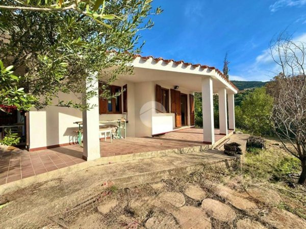 casa indipendente in vendita a Quartu Sant'Elena in zona Geremeas