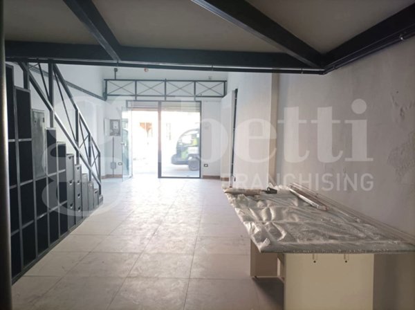 negozio in vendita a Quartu Sant'Elena in zona Centro Storico