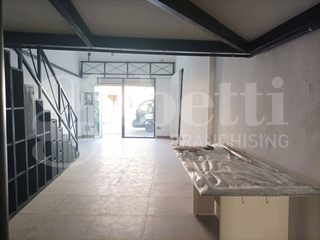 negozio in vendita a Quartu Sant'Elena in zona Centro Storico